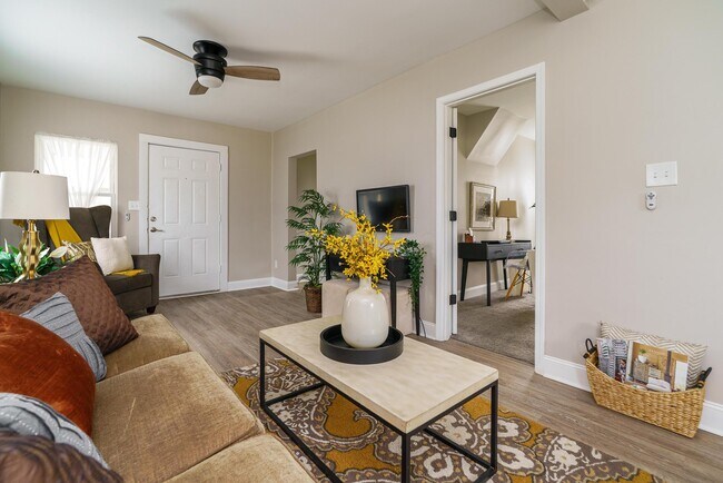 Building Photo - 2220 Sale Rd