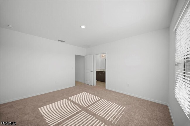 Building Photo - 270 Silent Lk Dr