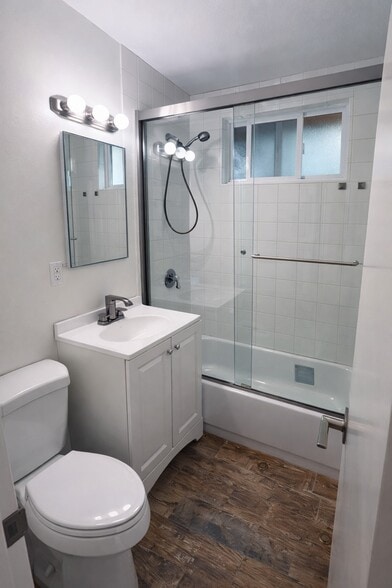 Building Photo - 607 N Mar Vista Ave