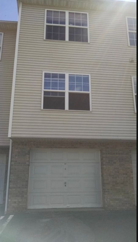Building Photo - 37 Parkside Ct