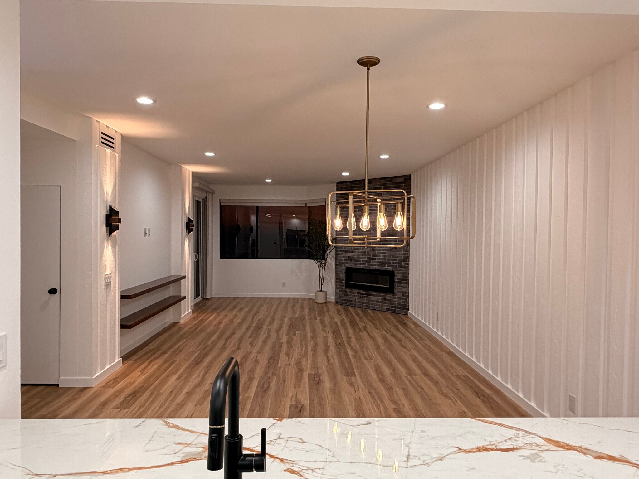 Building Photo - 111 Tamarack Ave