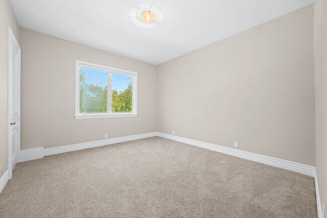Building Photo - Elegant Dream Escape - Hills of Studio City