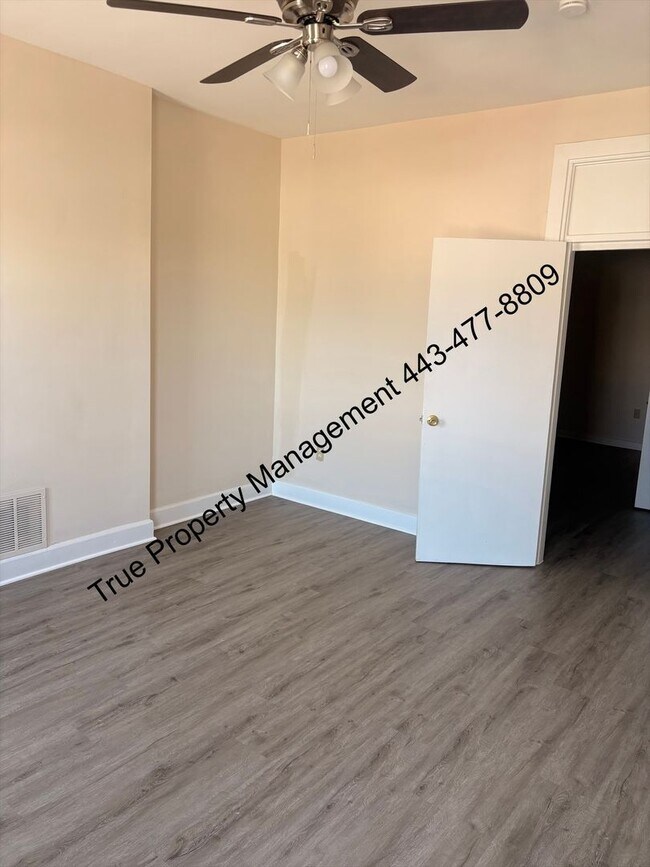 Building Photo - Spacious 3BR Home with Central A/C, 1.5 Baths & Unfinished Basement – Available Now!