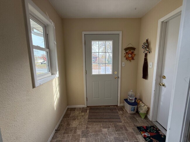 Building Photo - 508 12th St