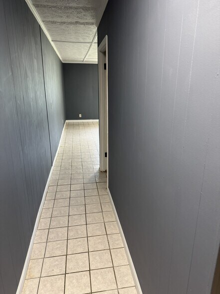 Building Photo - 1707 Ridge Rd