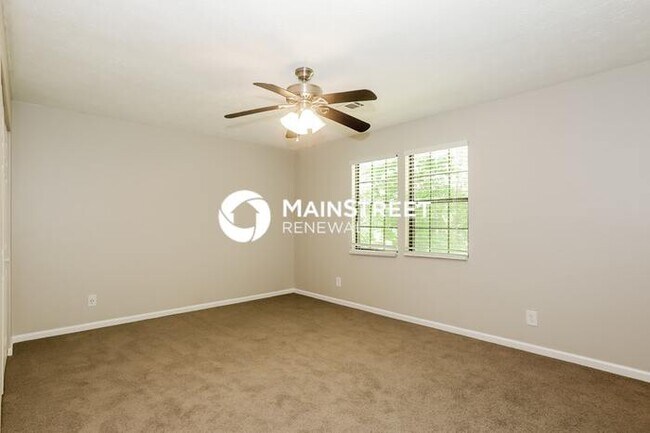Building Photo - 3 Bedroom Pet-Friendly Home in Stone Mountain, GA with Main Street Renewal