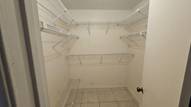 Building Photo - 251 SW 15th Dr