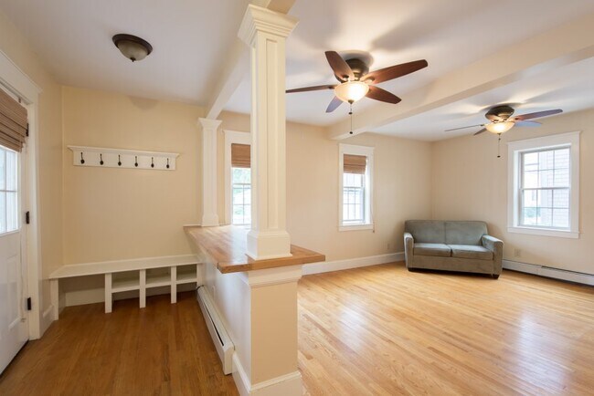 Building Photo - 51 Kingston Ave