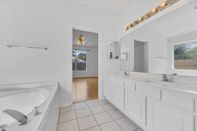 Building Photo - 12210 Woody Hollow Dr