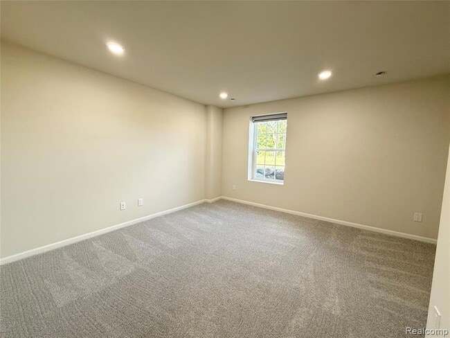 Building Photo - 359 N Sydney Ct