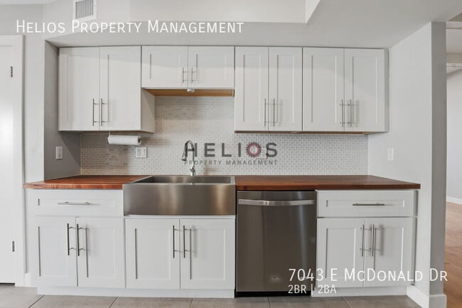 Building Photo - 7043 E McDonald Dr