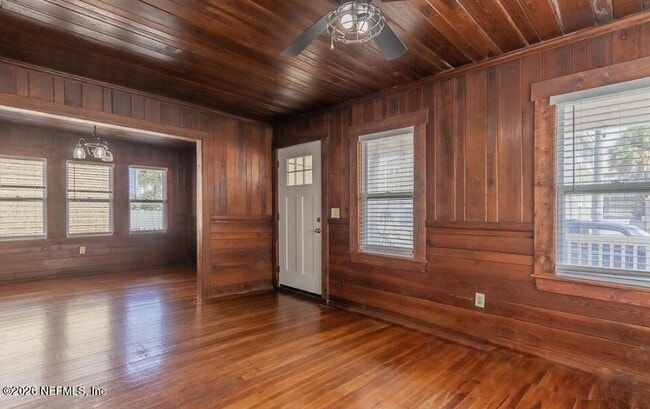 Building Photo - 1718 1st St N