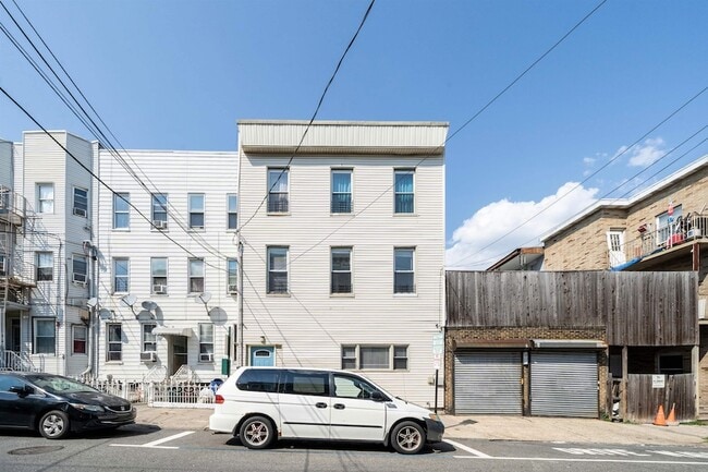 Building Photo - 408 Monastery Pl