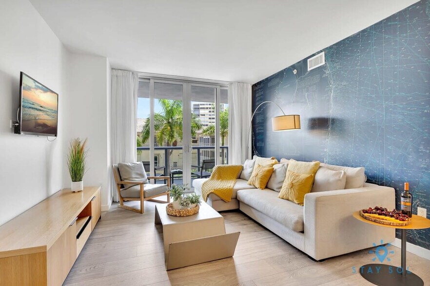 Building Photo - 2602 E Hallandale Beach Blvd