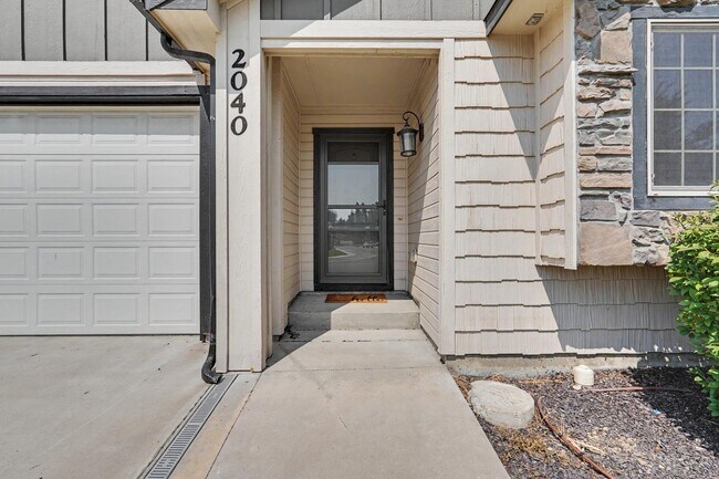 Building Photo - 2040 Kelly Dr
