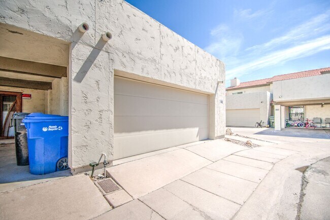 Building Photo - Spacious Villa for rent in Phoenix!