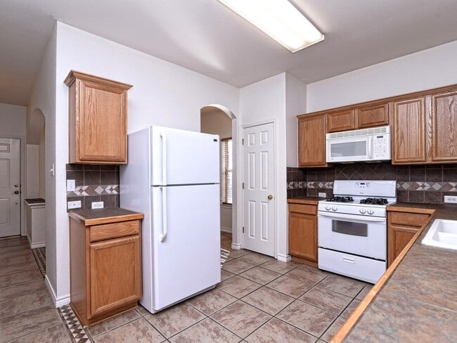 Building Photo - 105 Pecanwood N