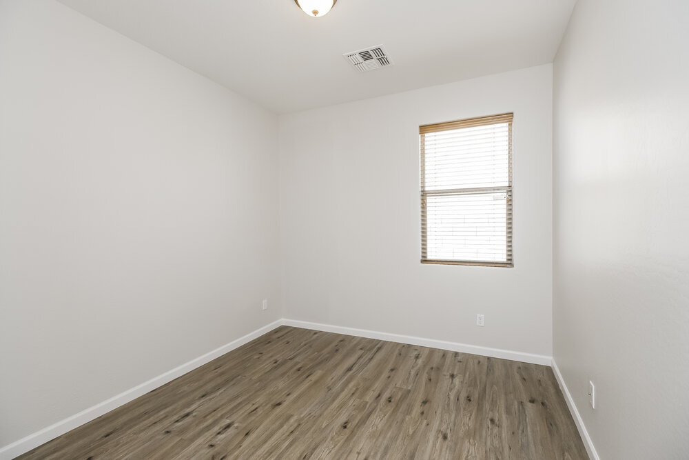 Building Photo - 1062 E Nickleback St