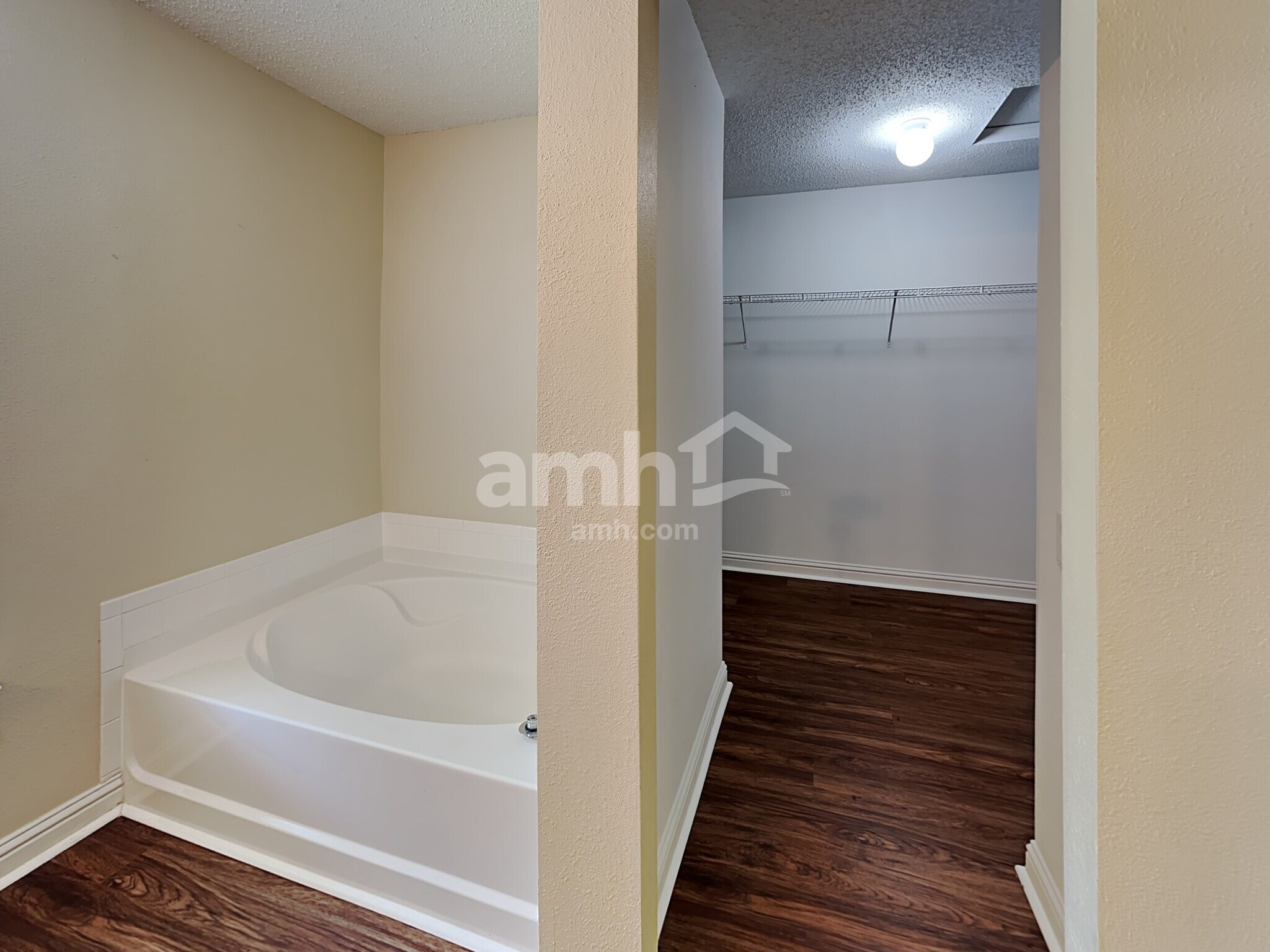 Building Photo - 6737 Amber Springs Way