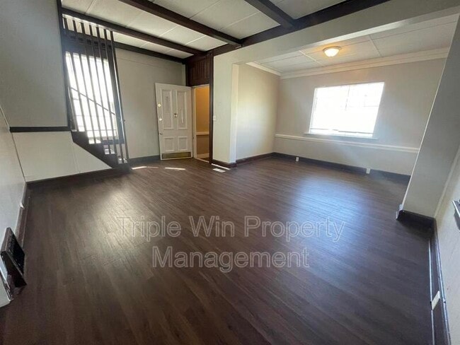 Building Photo - 132 Cunningham Ave