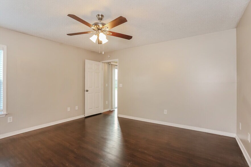 Building Photo - 8256 Teaticket Dr