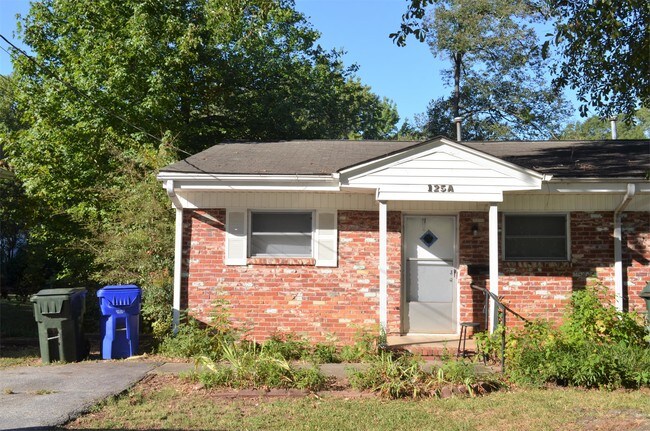 Primary Photo - 134 White Oak Dr