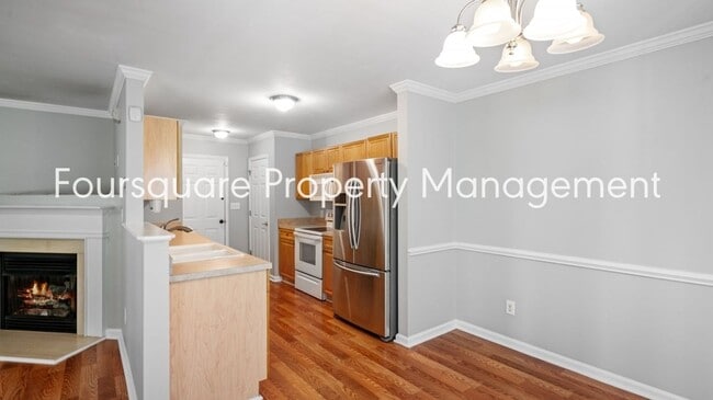 Building Photo - End Unit Townhome | Sunroom| Community Poo...