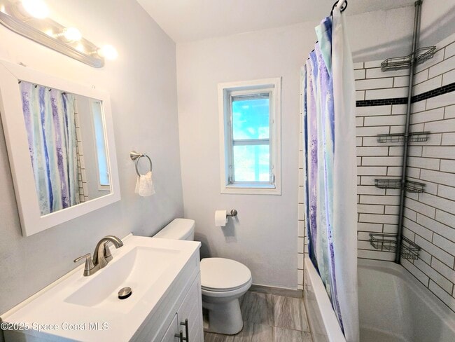 Building Photo - 484 Poinciana Dr