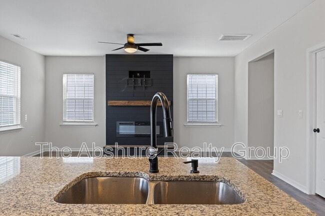 Building Photo - 49 River Bank Rd