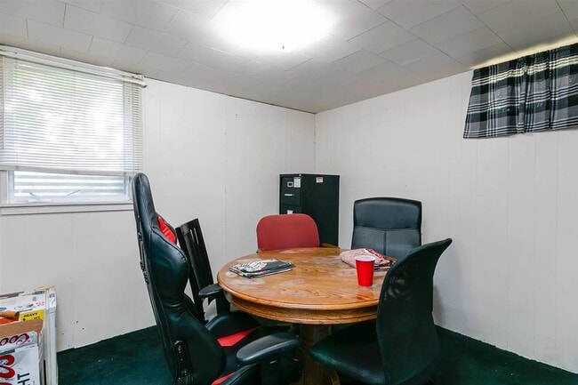 Building Photo - 1944 Hunting Ave