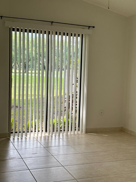 Building Photo - 6528 Edgeworth Dr