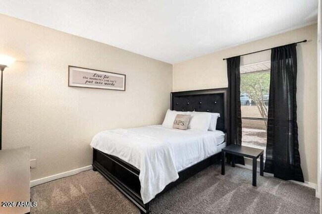 Building Photo - 11040 N 28th Dr