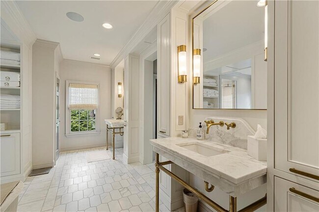 Building Photo - 3612 Castlegate Dr NW