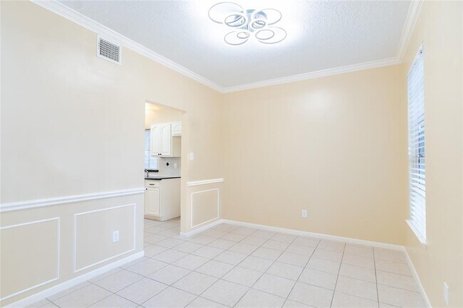 Building Photo - 16122 Cairngorm Ave