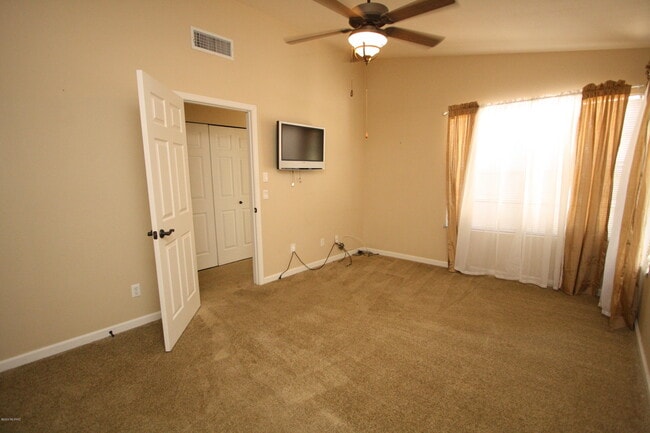 Building Photo - 6445 N Tierra De Las Catalinas