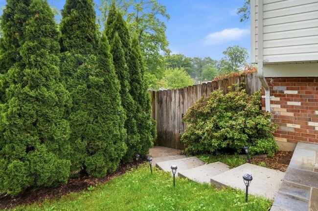 Building Photo - 14407 Oakvale St