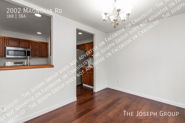 Building Photo - 2002 Magnolia Rd