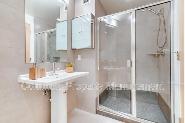 Building Photo - 1133 14th St NW