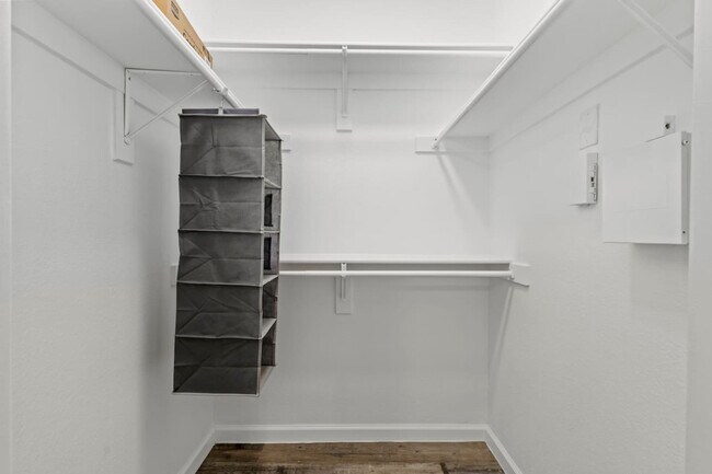 Building Photo - 2929 Kings Rd