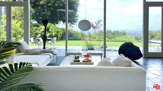 Building Photo - 15146 Mulholland Dr