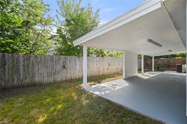 Building Photo - 809 Betterman Dr