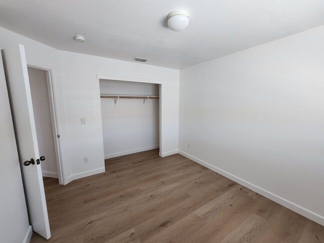 Building Photo - Beautiful 5 bed/4 bath home in Santa Nella!