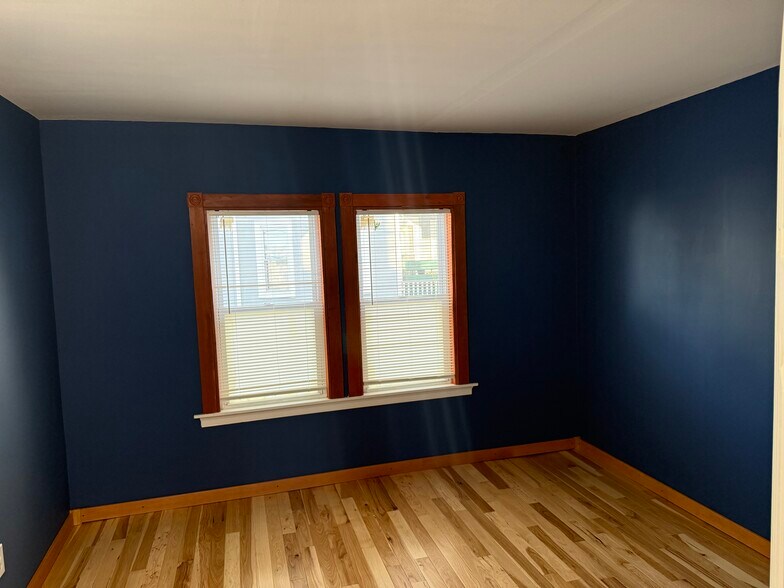 Building Photo - 15 Acorn St