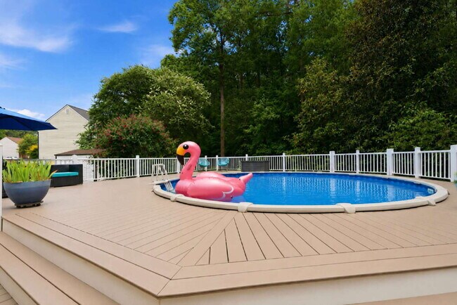 Building Photo - Three-Bedroom Home with Pool in Garner