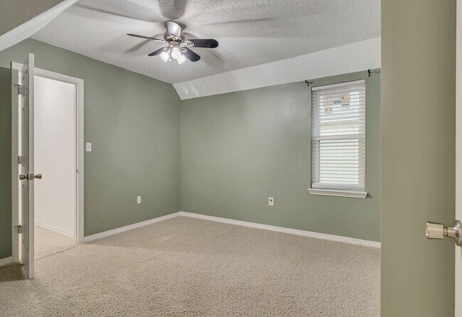 Building Photo - 467 Sandy Ridge Cir