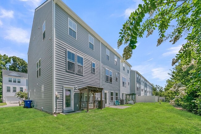 Building Photo - 1247 Tice Ln