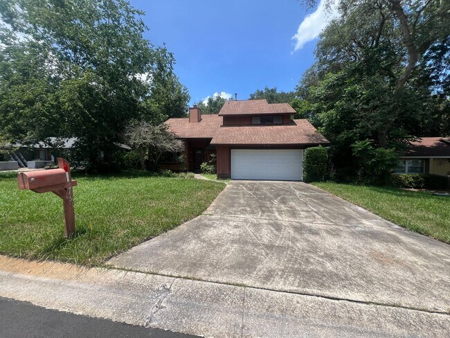 Building Photo - Spacious 4-Bedroom Pool Home in Desirable Winter Springs!
