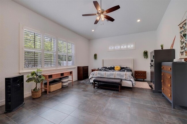 Building Photo - 205 Bengal Cir