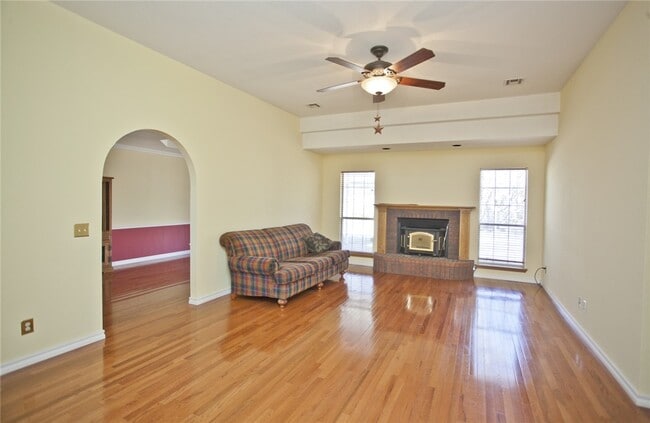 Building Photo - 304 Old Forge Dr