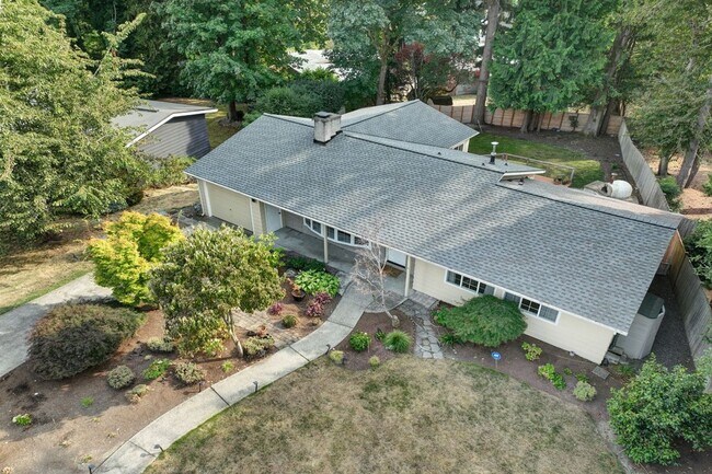 Building Photo - 3Bd/1.75Ba Bellevue House